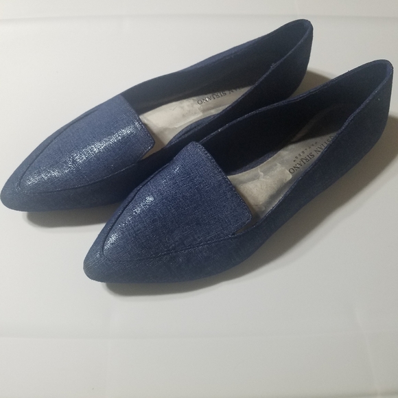 Women's Metallic Blue Pointed Flats - NEW - 8.5 - Picture 2 of 7